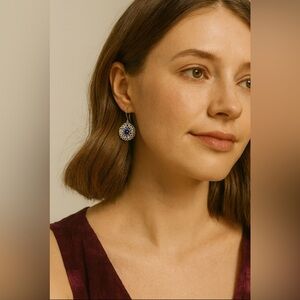 Filigree floral design pierced earrings, w/blue rhinestone centre,silver tone 🩶💙